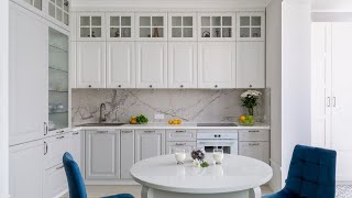 Светлая кухня с антресолями под потолок (Кухня Катарина)