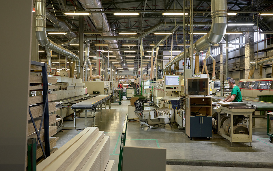 Распильный цех на фабрике 