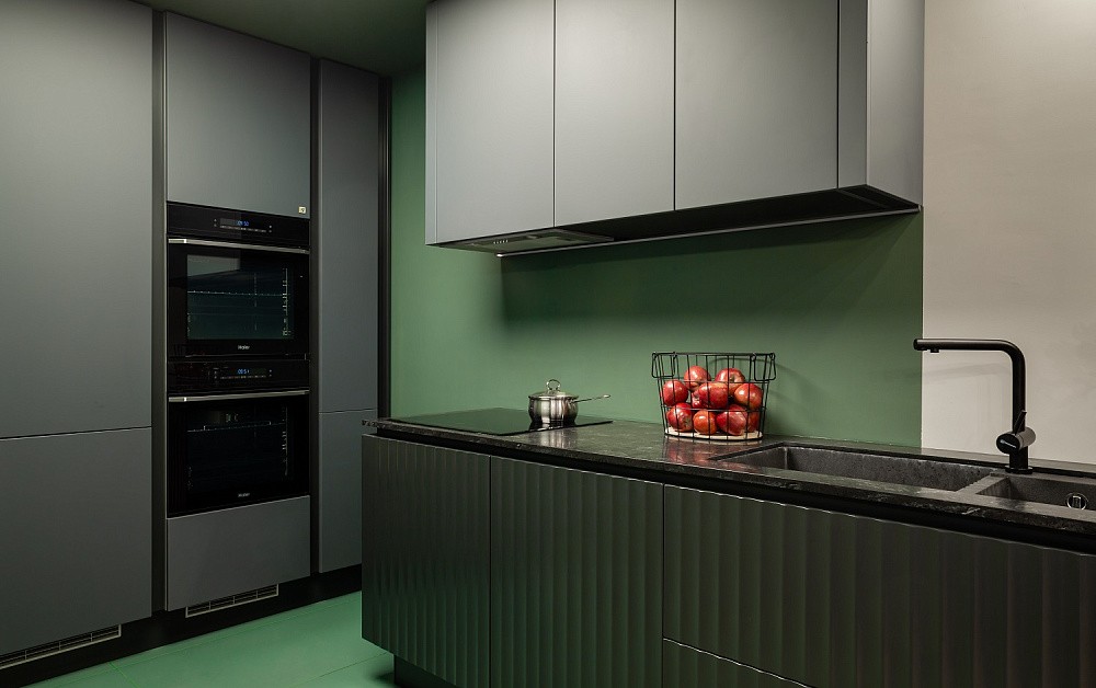 Графитовая кухня для ТВ-проекта «Дачный Ответ»