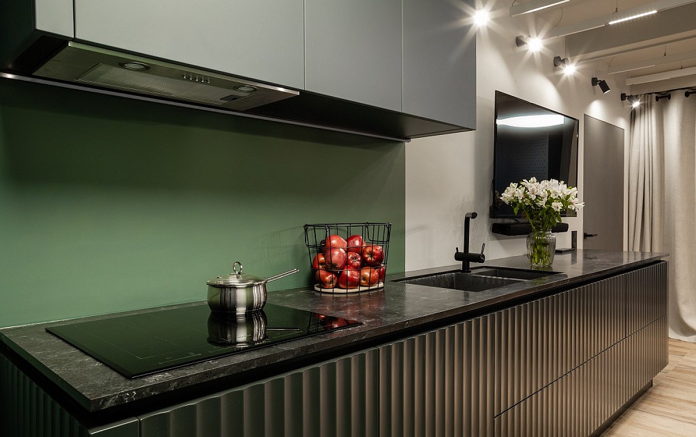 Графитовая кухня для ТВ-проекта «Дачный Ответ»