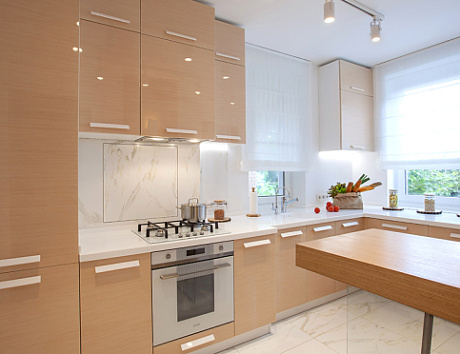 Бежевая кухня в Санкт-Петербурге