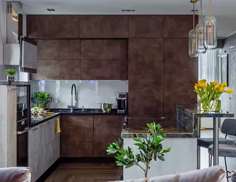 Коричневая кухня в Мурманске