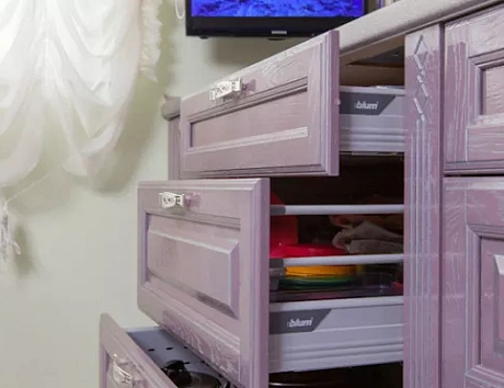 Фиолетовая кухня в Чите