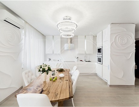 Глянцевая угловая кухня