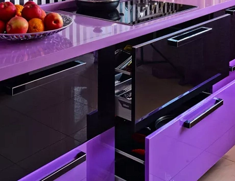 Фиолетовая кухня в Твери
