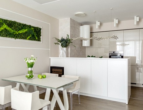 Светлая кухня в Санкт-Петербурге