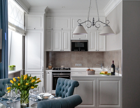 Светлая кухня в Мурманске