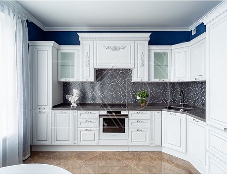 Угловые кухни белые