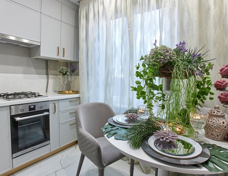 Светлая кухня в Екатеринбурге