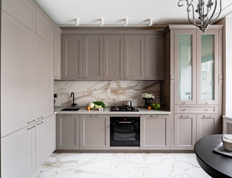 Коричневая кухня в Мурманске