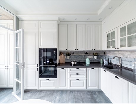 Угловые кухни белые