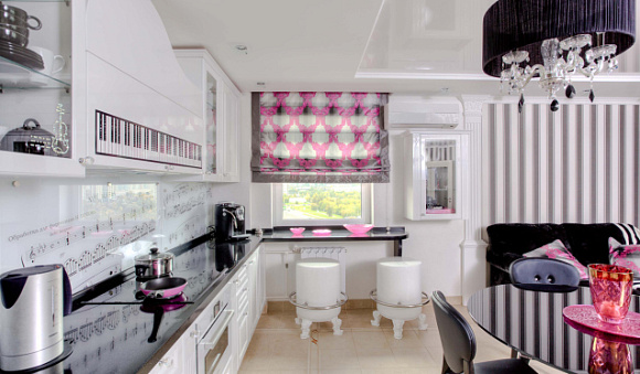 Кухонный гарнитур для маленького помещения должен быть тщательно спланирован и продуман до мелочей. Дизайн интерьера малогабаритной кухни. 