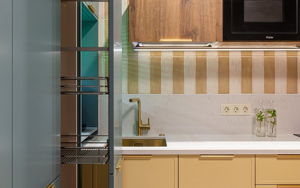 Колор-блок кухня для ТВ-проекта «Квартирный Вопрос»